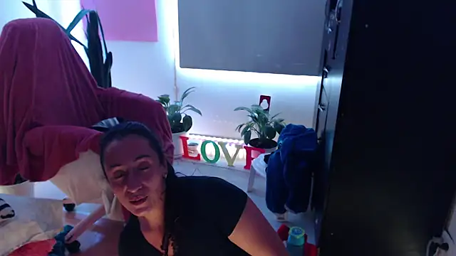 Snapshot of samy_love35 chatting on 10.20.25 samy love35 online show from 10.20.25