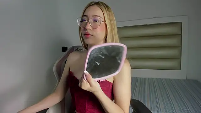 Snapshot of Princess_tokyo chatting on 12.13.25 Princess tokyo online show from 12.13.25