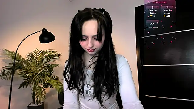 Noirael online show from 04.18.26