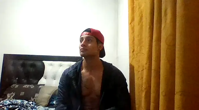 Snapshot of davidcr89 chatting on 02.01.25 davidcr89 online show from 02.01.25