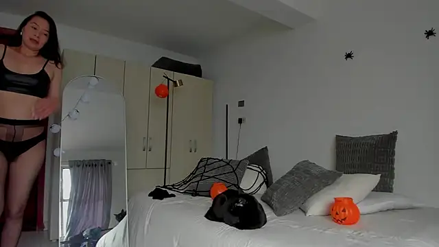 Snapshot of Andrewine89 chatting on 10.28.25 Andrewine89 online show from 10.28.25