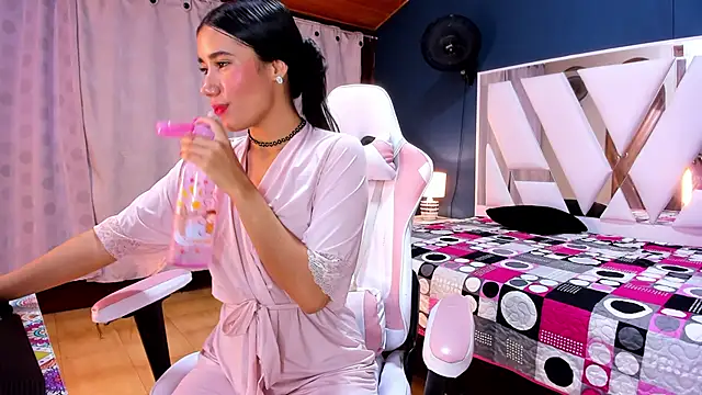 Snapshot of Alondra_Cutie chatting on 02.22.25 Alondra Cutie online show from 02.22.25