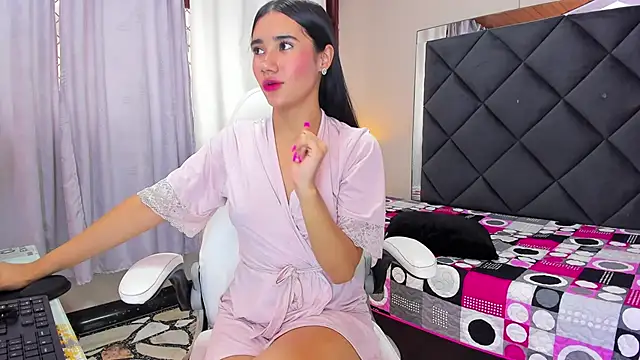 Snapshot of Alondra_Cutie chatting on 02.23.25 Alondra Cutie online show from 02.23.25