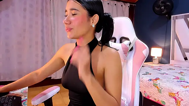 Snapshot of Alondra_Cutie chatting on 02.27.25 Alondra Cutie online show from 02.27.25