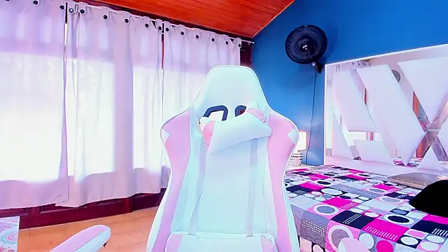 Snapshot of Alondra_Cutie chatting on 03.11.25 Alondra Cutie online show from 03.11.25