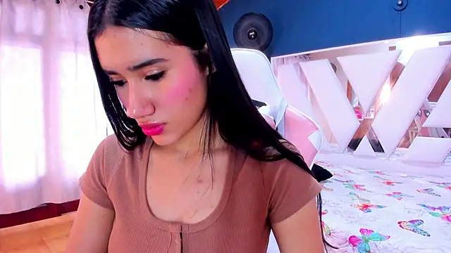 Snapshot of Alondra_Cutie chatting on 03.18.25 Alondra Cutie online show from 03.18.25