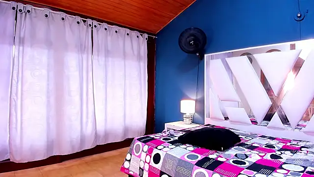 Snapshot of Alondra_Cutie chatting on 03.19.25 Alondra Cutie online show from 03.19.25