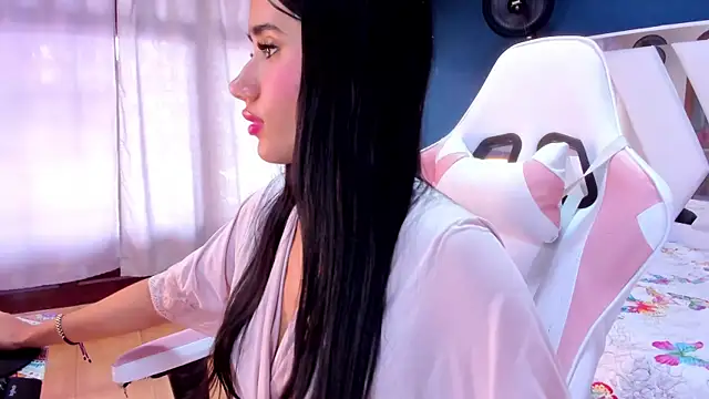 Snapshot of Alondra_Cutie chatting on 03.22.25 Alondra Cutie online show from 03.22.25