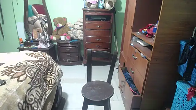 jazmin mature  online show from 10.28.25