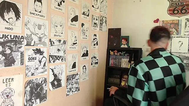 Snapshot of Mickey_Magic chatting on 03.08.25 Mickey Magic online show from 03.08.25