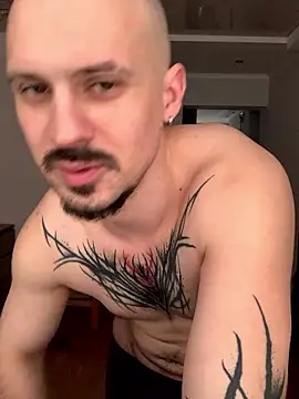 Snapshot of AssHunter4k chatting on 01.12.26 AssHunter4k online show from 01.12.26