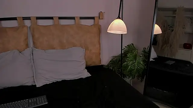 Snapshot of hannah_brady chatting on 09.23.25 hannah brady online show from 09.23.25