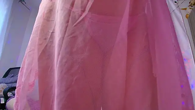 Snapshot of MiaFlamesxxx chatting on 09.27.25 MiaFlamesxxx online show from 09.27.25