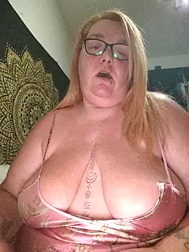 Snapshot of diosacurvy1984 chatting on 10.18.25 diosacurvy1984 online show from 10.18.25