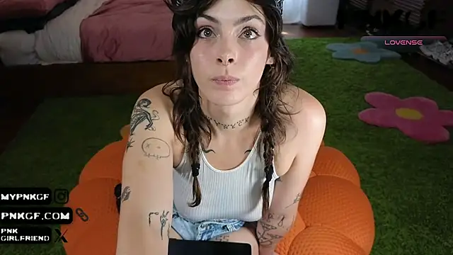 Snapshot of bunnierotten chatting on 09.26.25 bunnierotten online show from 09.26.25