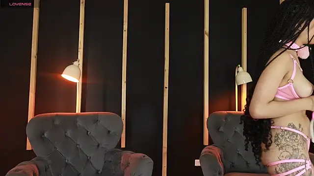 Snapshot of camilapersy chatting on 02.28.25 camilapersy online show from 02.28.25