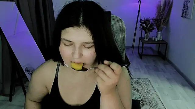 Snapshot of DiaAngell chatting on 07.29.26 DiaAngell online show from 07.29.26