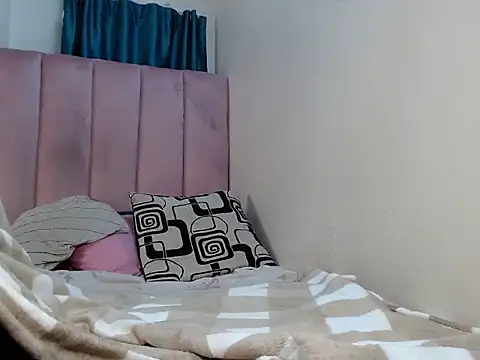 Snapshot of Hazel-nutt chatting on 02.25.25 Hazel-nutt online show from 02.25.25