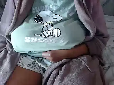 Snapshot of BUBBLYBUNNYxx chatting on 10.19.25 BUBBLYBUNNYxx online show from 10.19.25