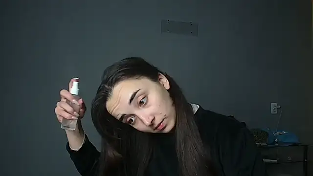 Eva Gloryy online show from 10.16.25