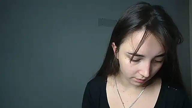 Eva Gloryy online show from 10.29.25