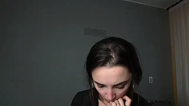 Eva Gloryy online show from 04.06.26