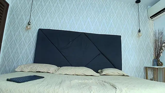 Snapshot of lorena_medina chatting on 01.22.25 lorena medina online show from 01.22.25