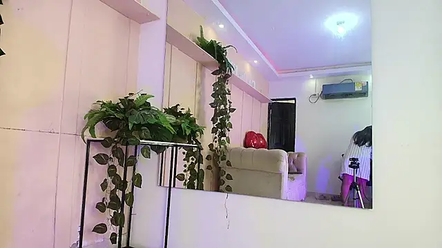 Snapshot of lorena_medina chatting on 02.15.25 lorena medina online show from 02.15.25