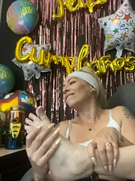 viktoria davis  online show from 12.18.25