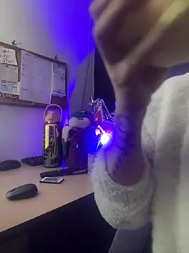 Snapshot of viktoria_davis_ chatting on 12.22.25 viktoria davis online show from 12.22.25