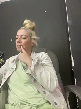 Snapshot of viktoria_davis_ chatting on 01.05.26 viktoria davis online show from 01.05.26