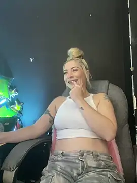 Snapshot of viktoria_davis_ chatting on 01.06.26 viktoria davis online show from 01.06.26