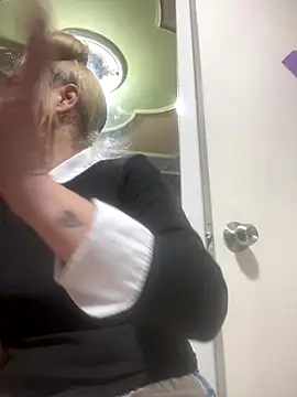 Snapshot of viktoria_davis_ chatting on 01.08.26 viktoria davis online show from 01.08.26