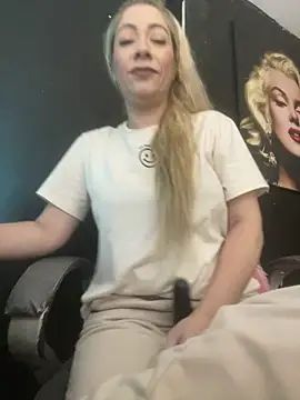 Snapshot of viktoria_davis_ chatting on 01.18.26 viktoria davis online show from 01.18.26