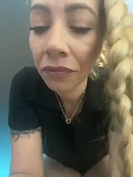 Snapshot of viktoria_davis_ chatting on 02.11.26 viktoria davis online show from 02.11.26