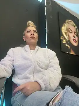 Snapshot of viktoria_davis_ chatting on 02.14.26 viktoria davis online show from 02.14.26