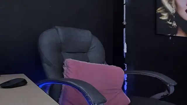 Snapshot of viktoria_davis_ chatting on 02.24.26 viktoria davis online show from 02.24.26