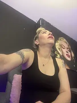 Snapshot of viktoria_davis_ chatting on 02.25.26 viktoria davis online show from 02.25.26