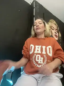 Snapshot of viktoria_davis_ chatting on 03.04.26 viktoria davis online show from 03.04.26