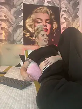 Snapshot of viktoria_davis_ chatting on 07.13.26 viktoria davis online show from 07.13.26