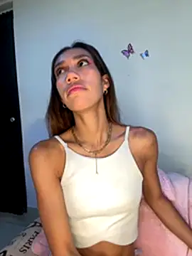 Snapshot of zoe_storm chatting on 11.26.25 zoe storm online show from 11.26.25