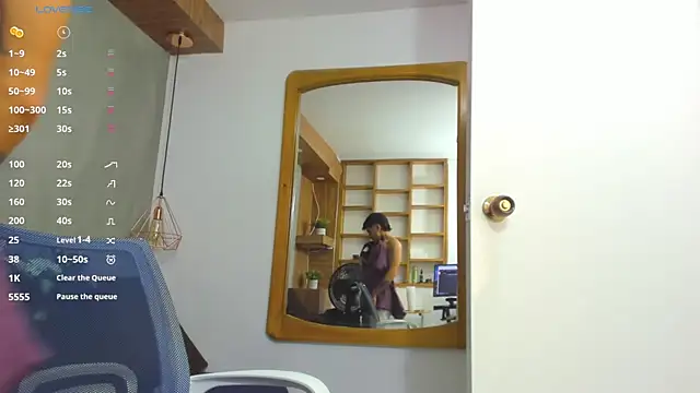 Snapshot of tattokoi chatting on 01.18.25 tattokoi online show from 01.18.25