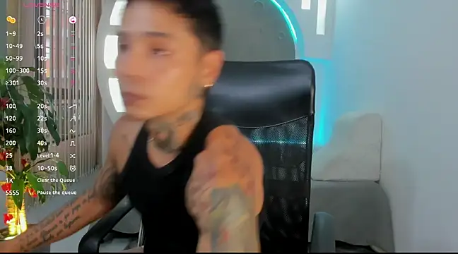 Snapshot of tattokoi chatting on 03.04.25 tattokoi online show from 03.04.25