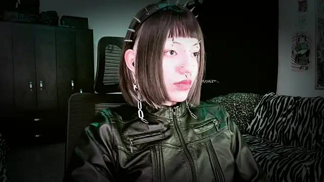 Snapshot of roxy_toxic chatting on 04.28.26 roxy toxic online show from 04.28.26