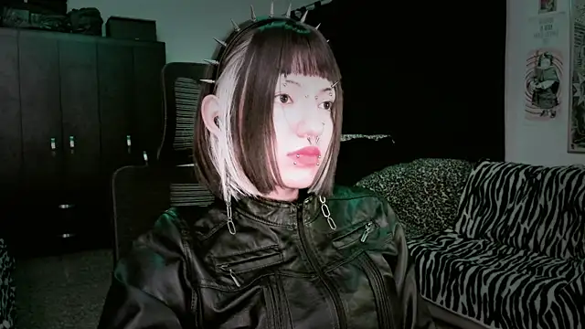 Snapshot of roxy_toxic chatting on 04.29.26 roxy toxic online show from 04.29.26