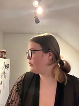 EveBaker04 online show from 11.04.25