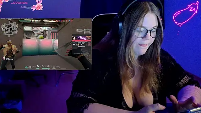 EveBaker04 online show from 12.18.25