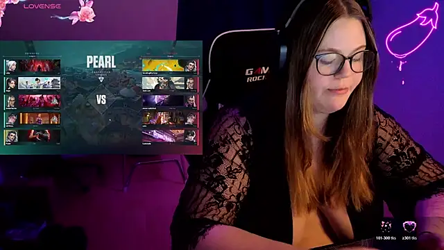 EveBaker04 online show from 12.19.25