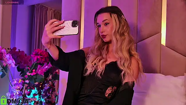 MaeveDream online show from 10.22.25