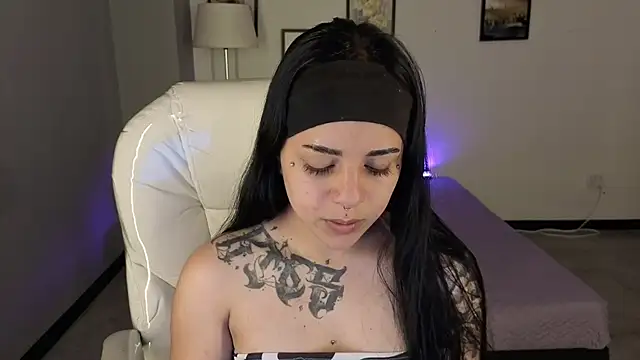 Snapshot of Nicole_Foxx_ chatting on 10.03.25 Nicole Foxx online show from 10.03.25
